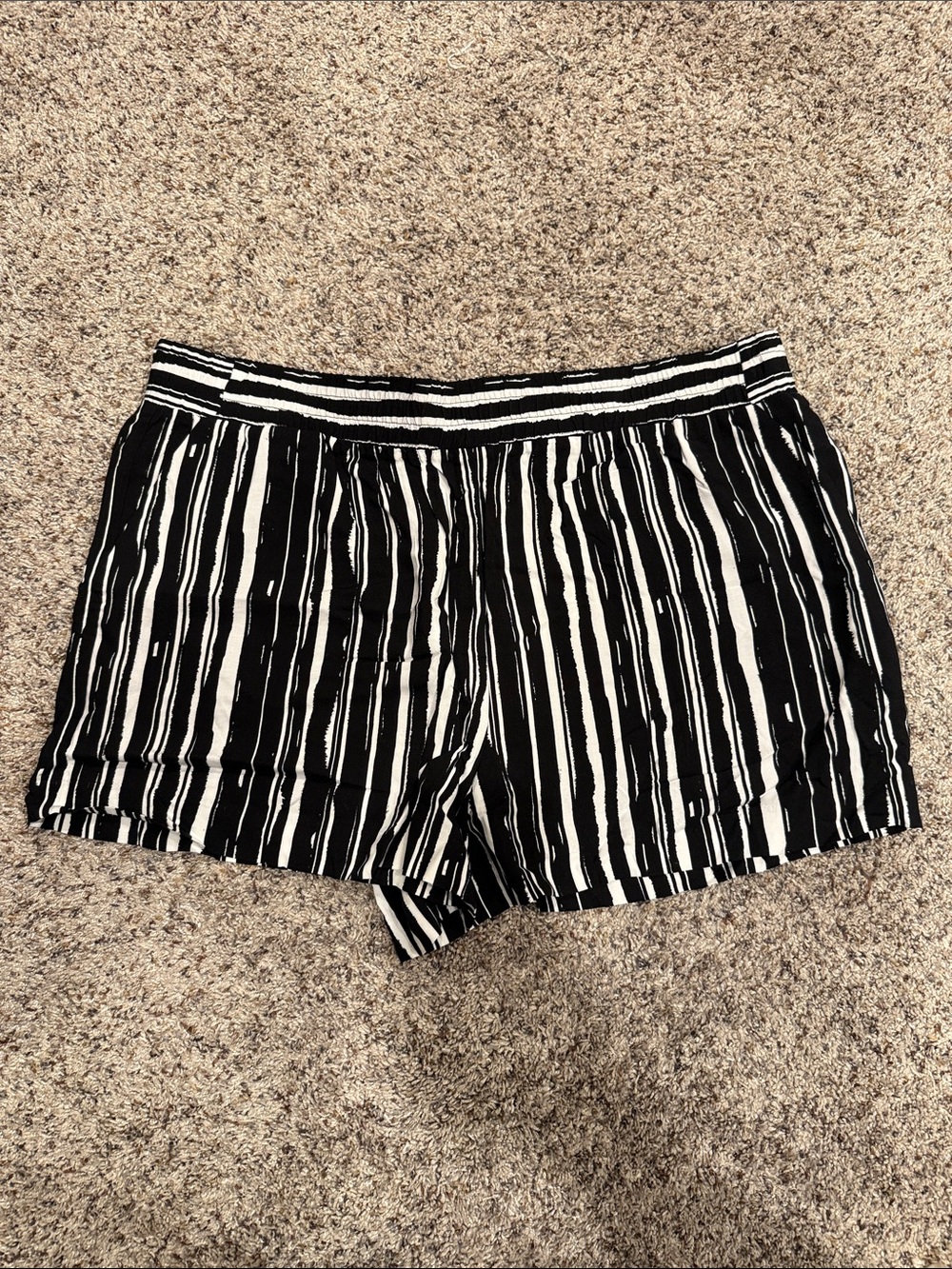 Apt. 9 Black and White Striped Women’s Shorts